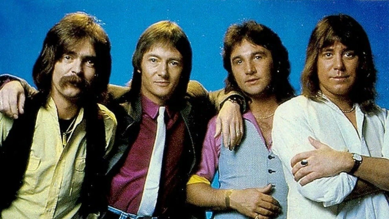 Smokie lay back in the arms. Smokie lay back in the arms